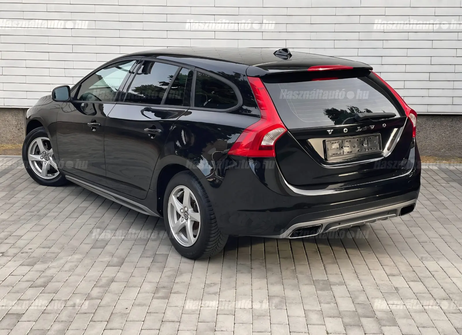 Volvo V60 hátul