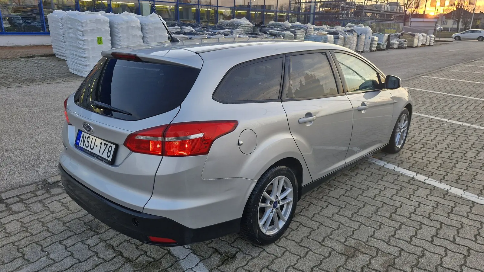 Ford Focus hátul